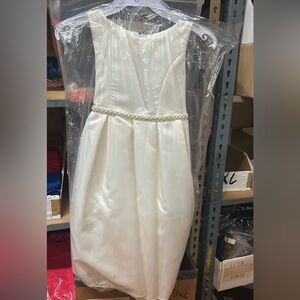 Elegant ivory flower girl Dress with Pearl Detail brand new size 10